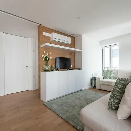Oliver Apartment